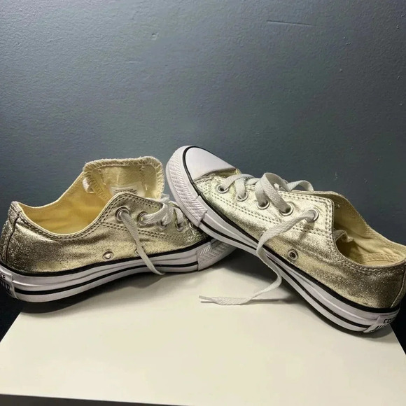 Converse Chuck Taylor in Light Gold Metallic - Unisex W Size 5, M Size 3 - Picture 5 of 6